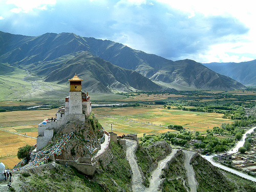 Юмбулаганг, Тибет